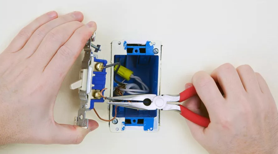 Cómo cambiar un interruptor de un solo polo