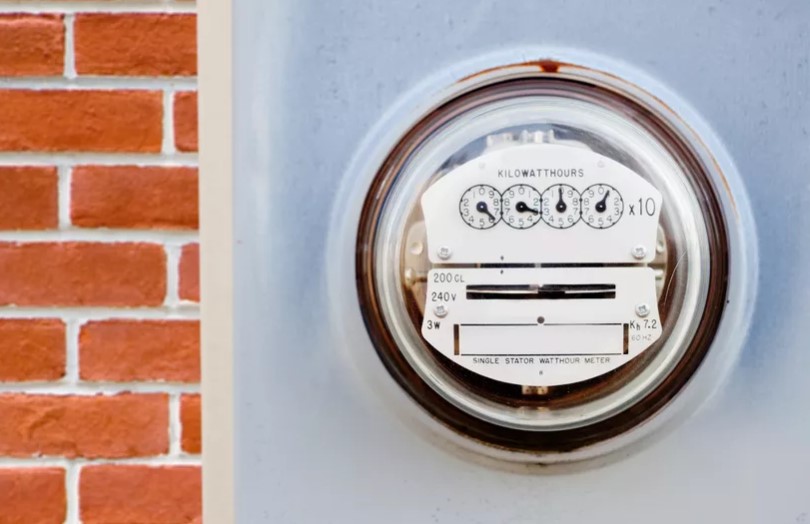 Cómo conectar un medidor eléctrico