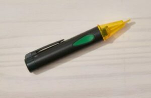 Las mejores herramientas eléctricas. Comprobador de voltaje sin contacto