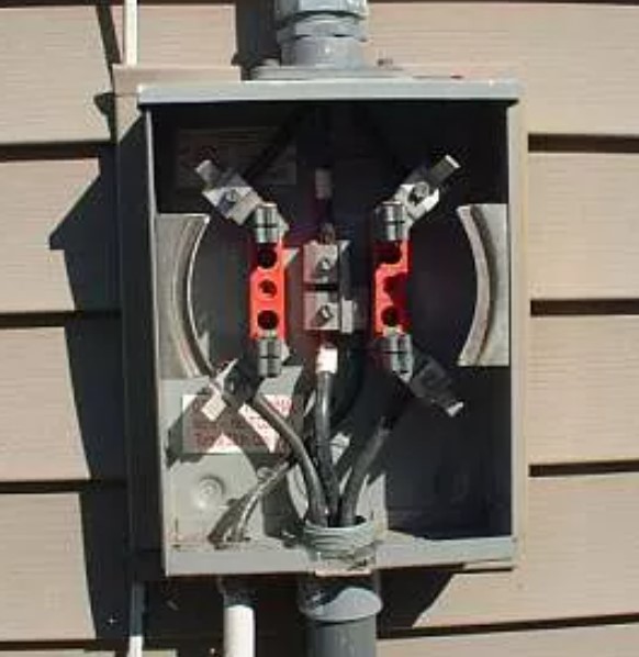 Cómo conectar un contador eléctrico: Conectar los cables calientes de la línea