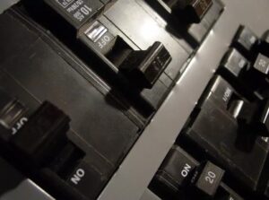 Conceptos básicos de electricidad. Interruptores automáticos de derivación