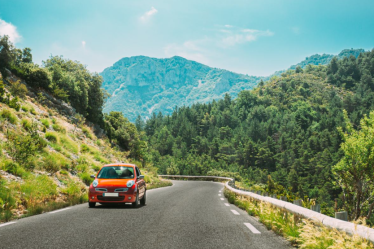 Vehículo eléctrico en carretera